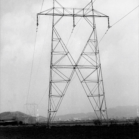 当社が手掛けた国内初の矩形MC鋼管鉄塔　（東福岡線）